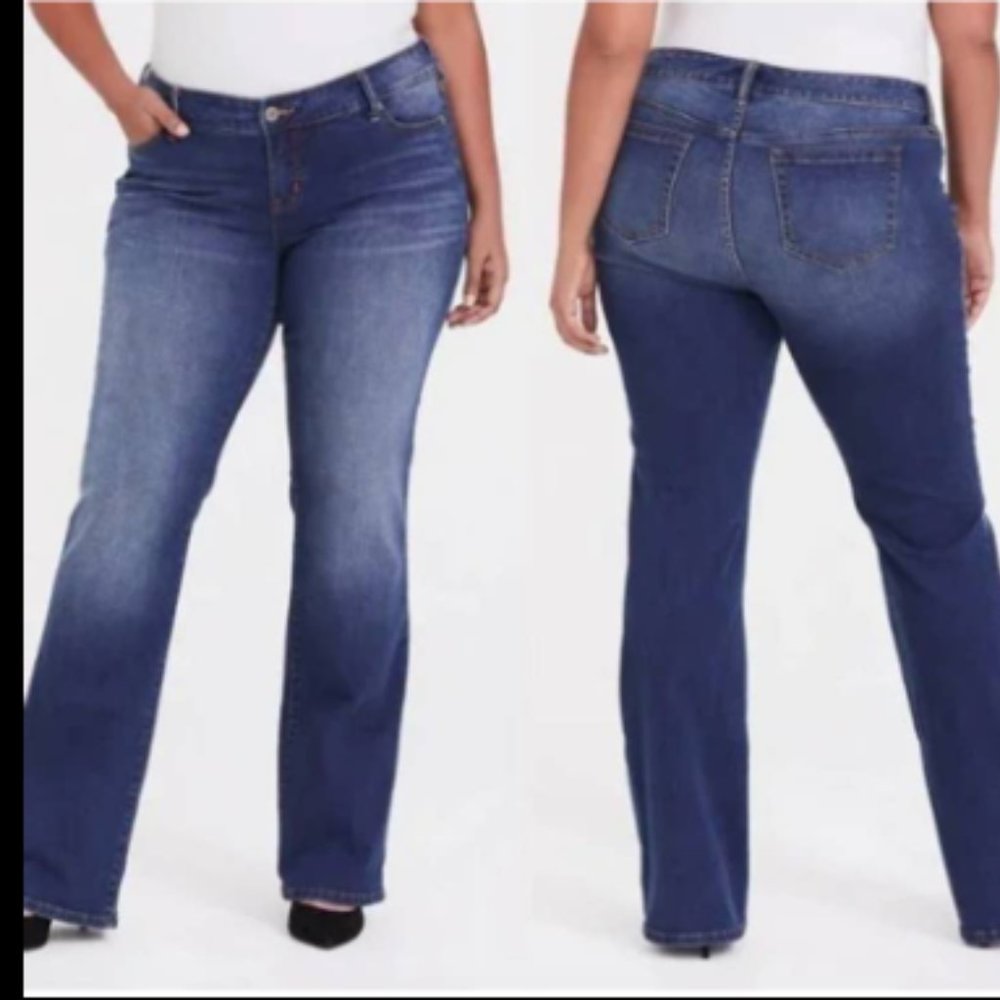 NWT Torrid Relaxed Boot Cut Stretch Medium Blue Wash‎ Denim Jean Size 20R